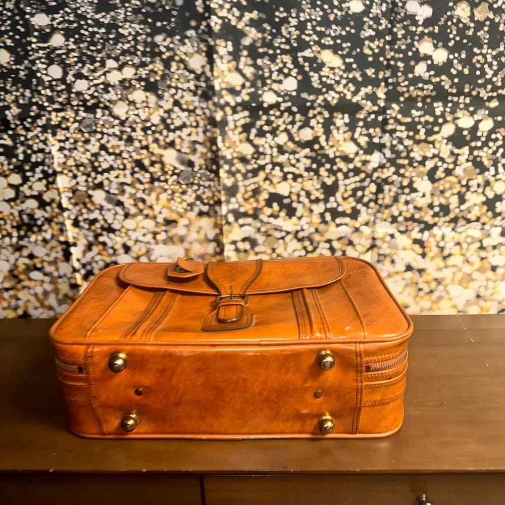 Elegant Tan Leather Men's Bag